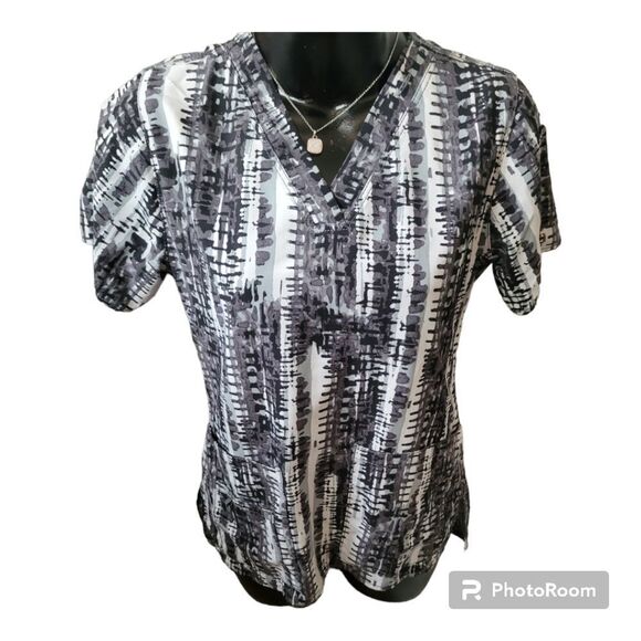 Carhartt Tops - CARHARTT force cross flex v-neck scrub top C12114 black grey size XS womens